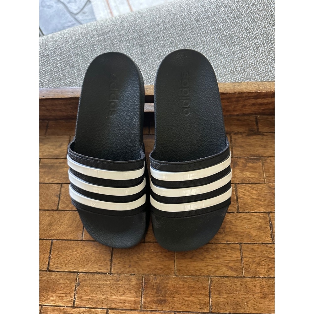 Adidas Adilette Shower Slides Kids Black White Sandals GZ5922 Size 2 EUC